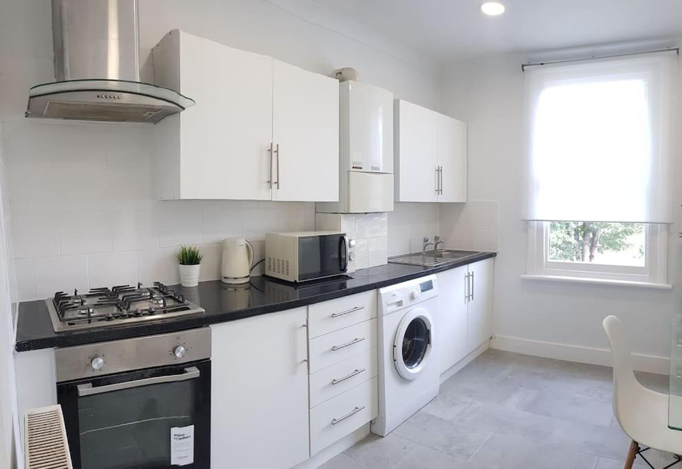London. Gorgeous 2 Bed Flat Near Olympic Park. Appartamento